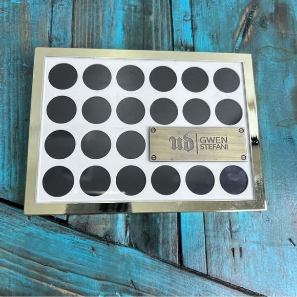 URBAN  DECAY UD X GWEN STEFANI EYESHADOW PALETTE - Picture 2 of 11